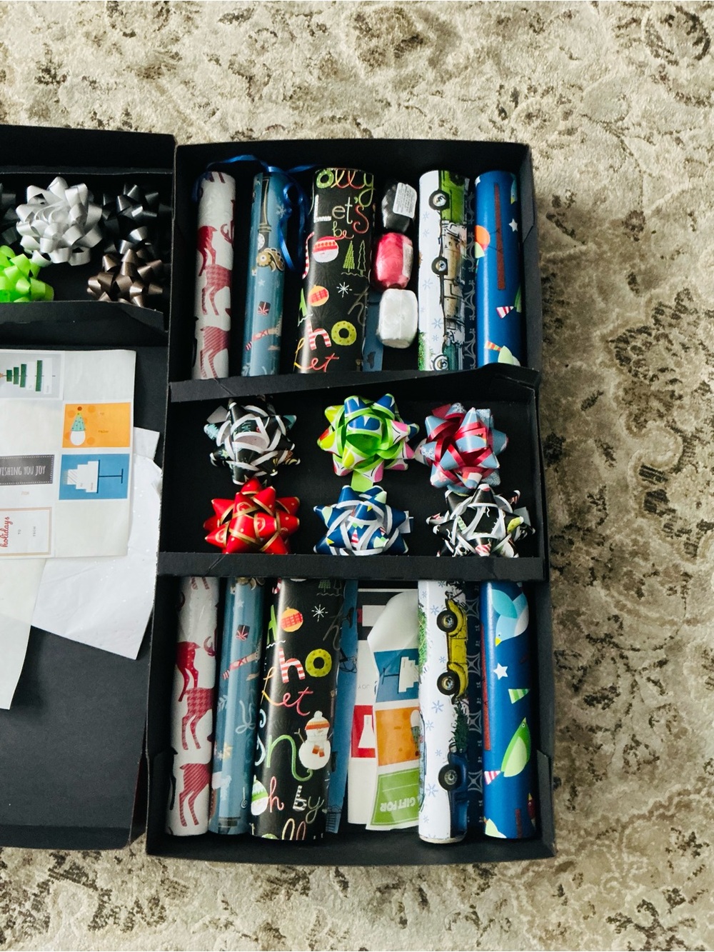 Gift wrapping paper and bows 🎁